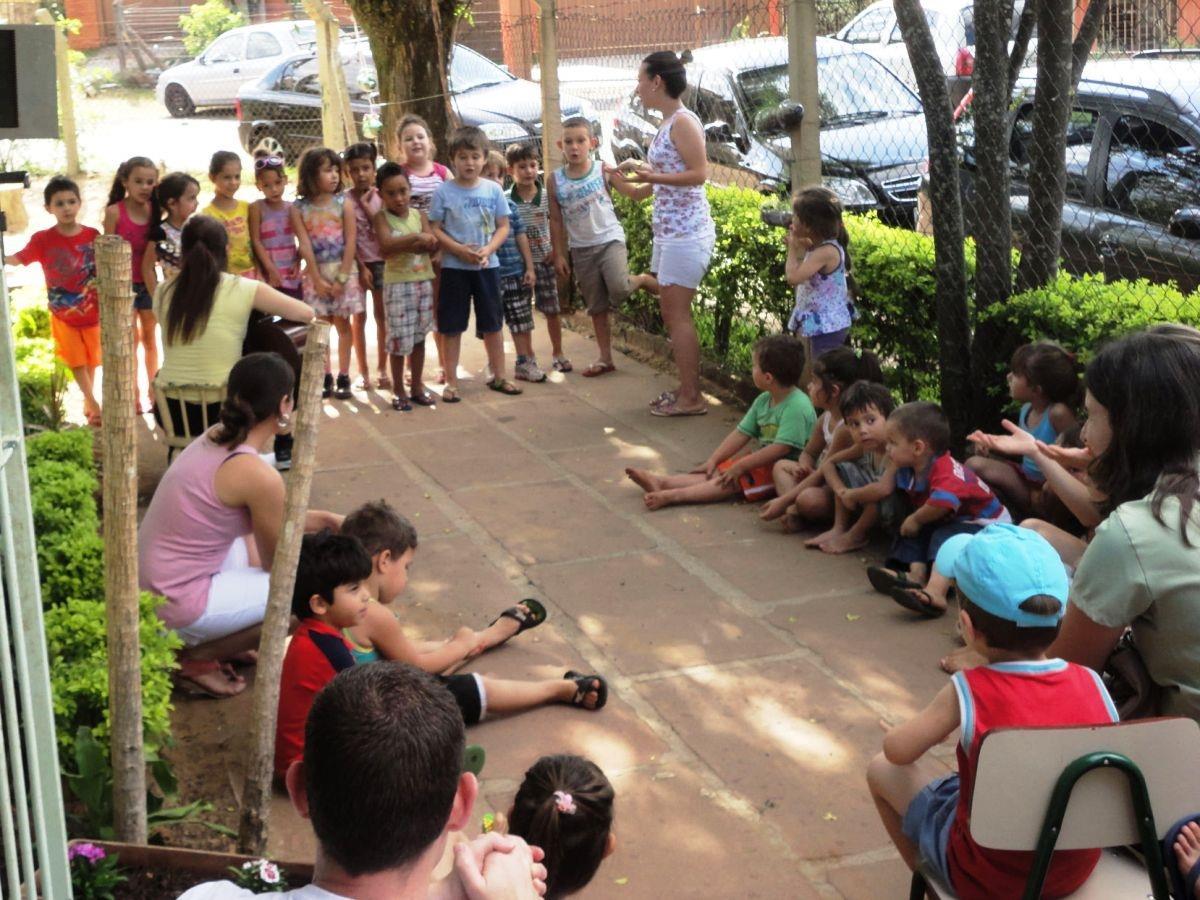 Brechó solidário arrecada fundos para realizar melhorias na EMEI Cinderela
