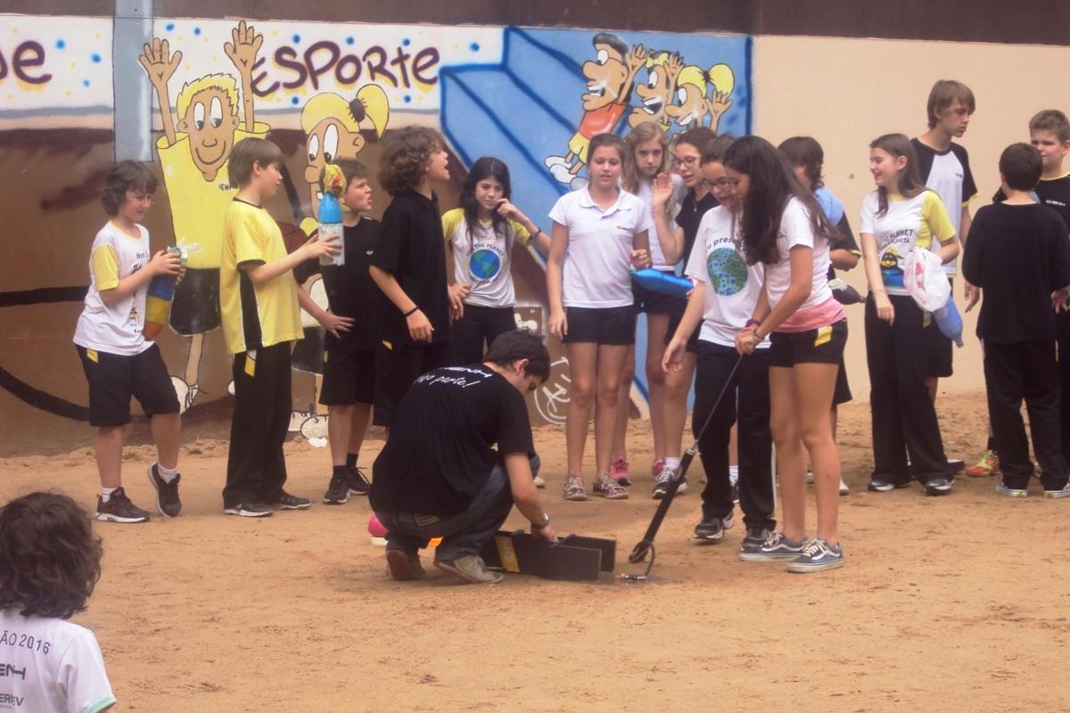 Lançamento de foguetes de água nas aulas de Matemática