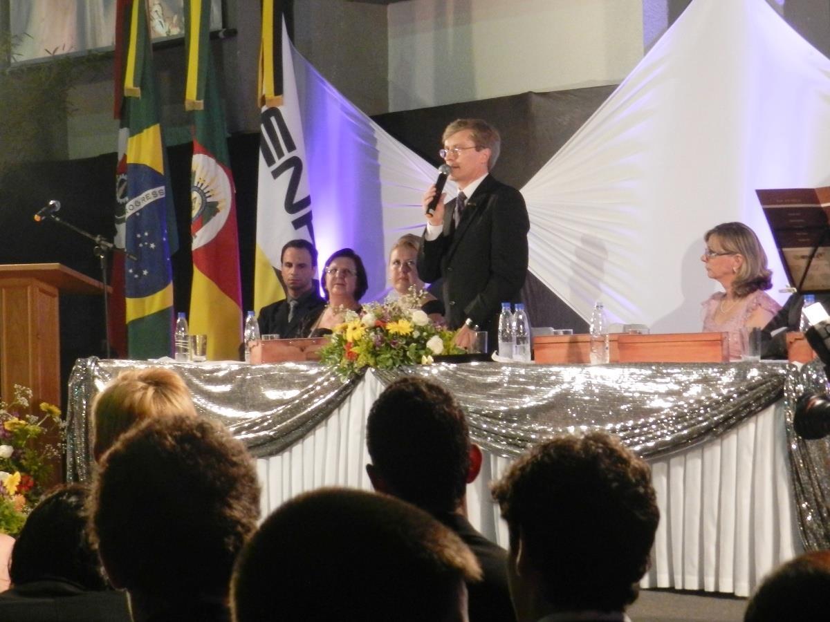 Noite de emoções na formatura do Ensino Médio da IENH 