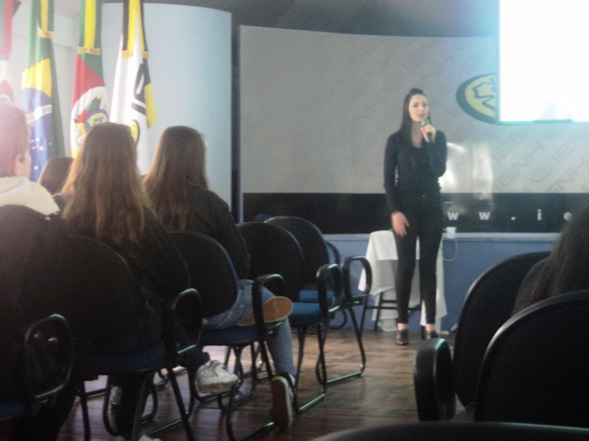 Palestra com aluna de Curso Técnico da IENH Palestra com aluna de Curso Técnico da IENH