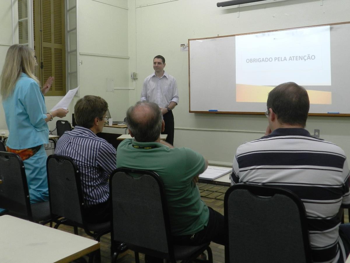 Acadêmicos da Faculdade IENH apresentam trabalhos finais