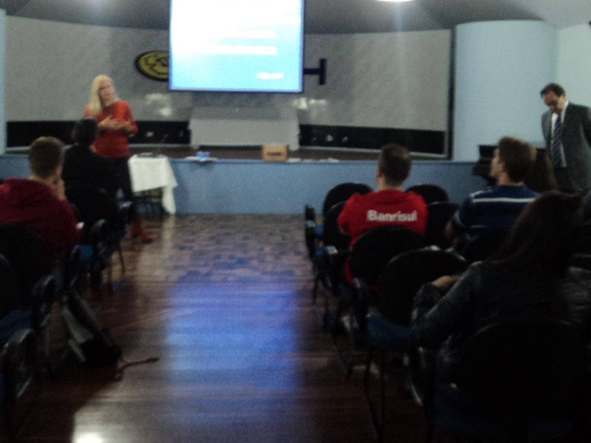 Acadêmicos participam de Palestra do CRA