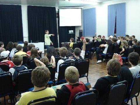 Alunos das 4ªs e 5ªs séries do Oswaldo Cruz participam de aula sobre princípios e valores