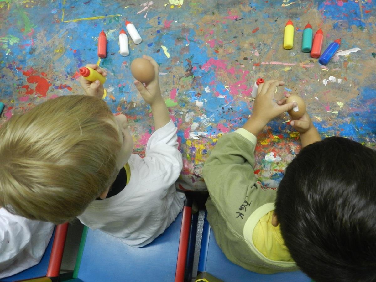 Ovos de Páscoa são decorados no Nível 4C