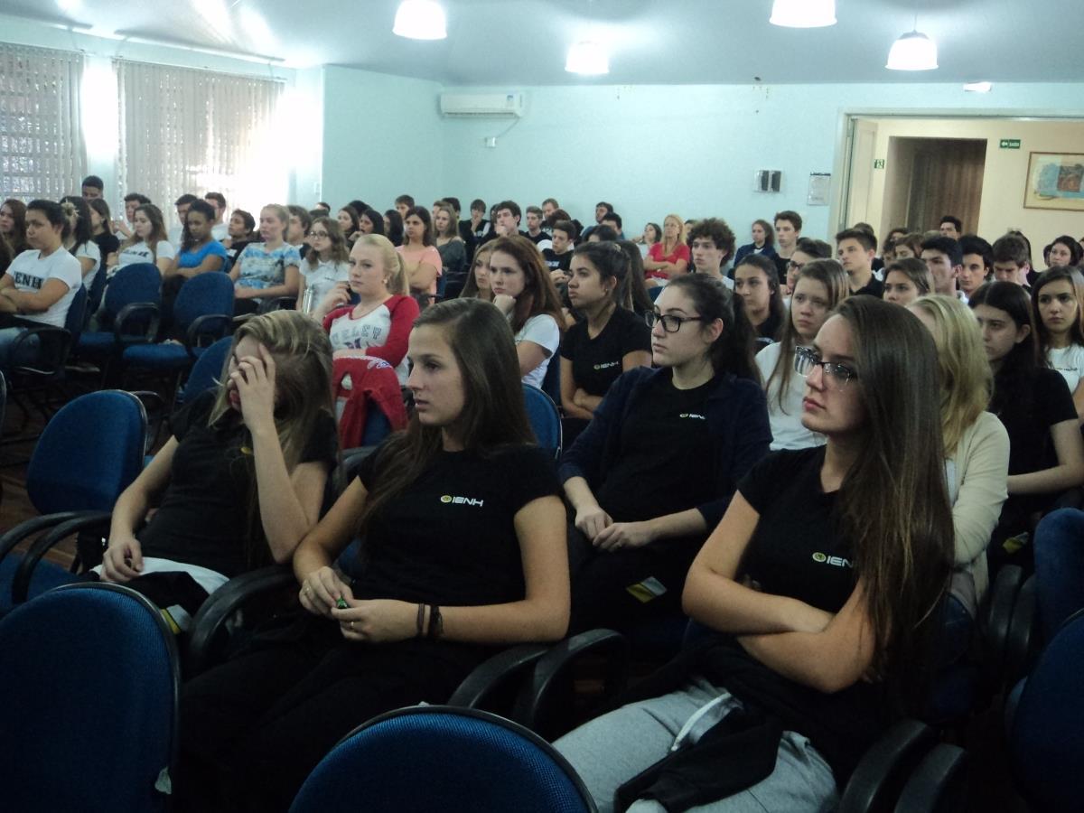 Política é assunto de Palestra para alunos da Fundação Evangélica