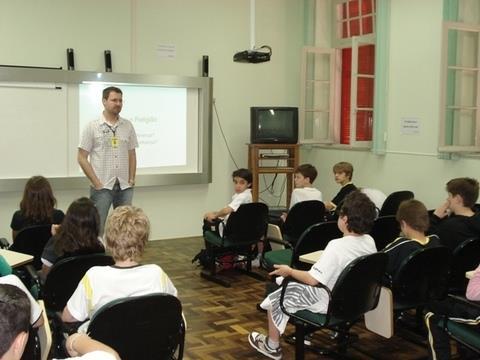 Palestra aborda temas como mito, religião e ciências