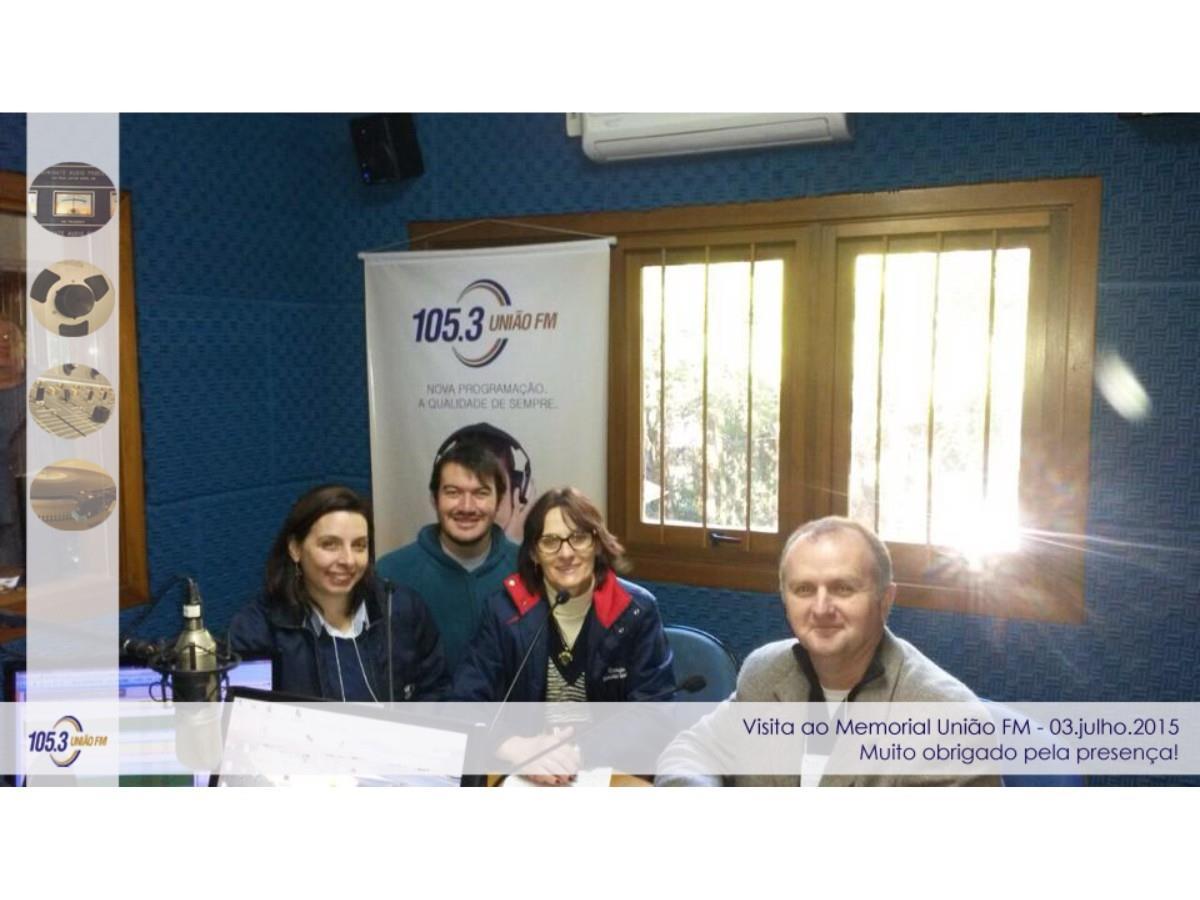 Professores da Rede Sinodal de Educação visitam a Rádio União FM
