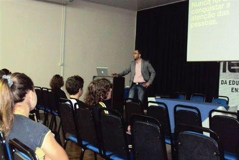 Palestras contribuem com projetos de estudos das turmas