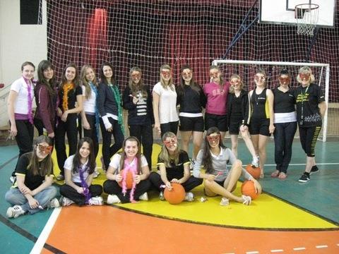 Estudantes participam de rush de fundamentos esportivos