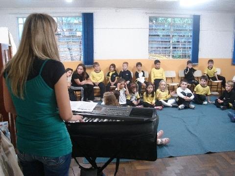 Turmas de 1ªs séries do Currículo Bilíngüe têm aula de música especial