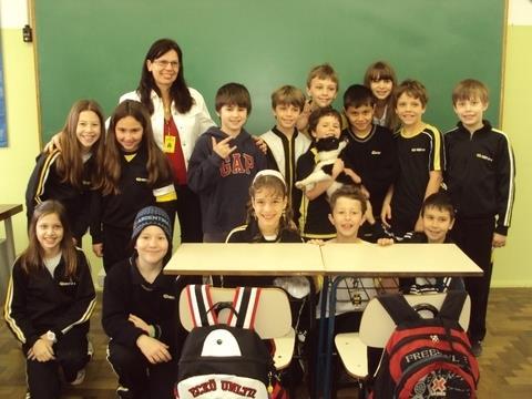 Atividade do Currículo Bilíngue incentiva o desenvolvimento da produção oral dos alunos da IENH