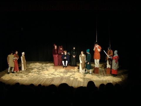 Grupo teatral Não Temos Nome Ainda faz apresentações