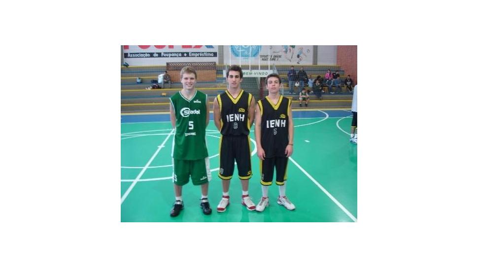 Basquete Juvenil Masculino da IENH é vice-campeão do Torneio da Liga AGABAS