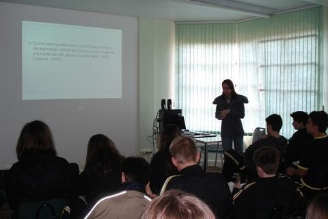 Alunos aprendem sobre bullying