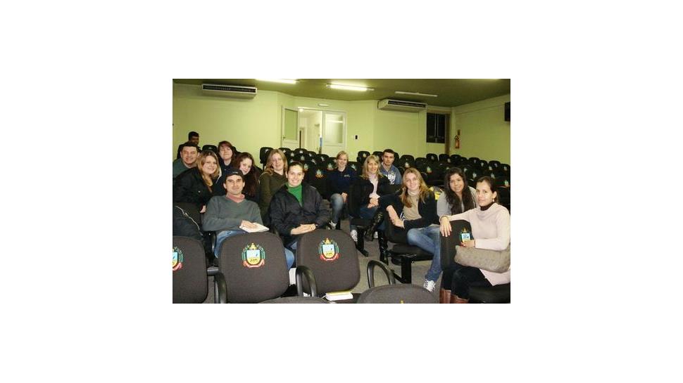 Alunos assistem Sessão Ordinária da Câmara de Vereadores Alunos assistem Sessão Ordinária da Câmara de Vereadores