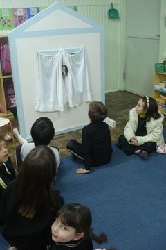 Estudantes do Currículo Bilíngue aprendem com fantoches