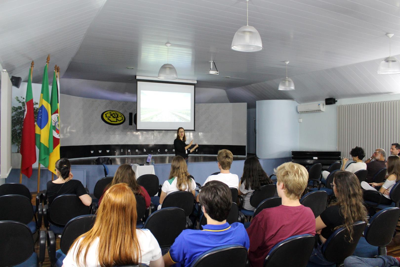 Orientação profissional é tema de palestra na IENH