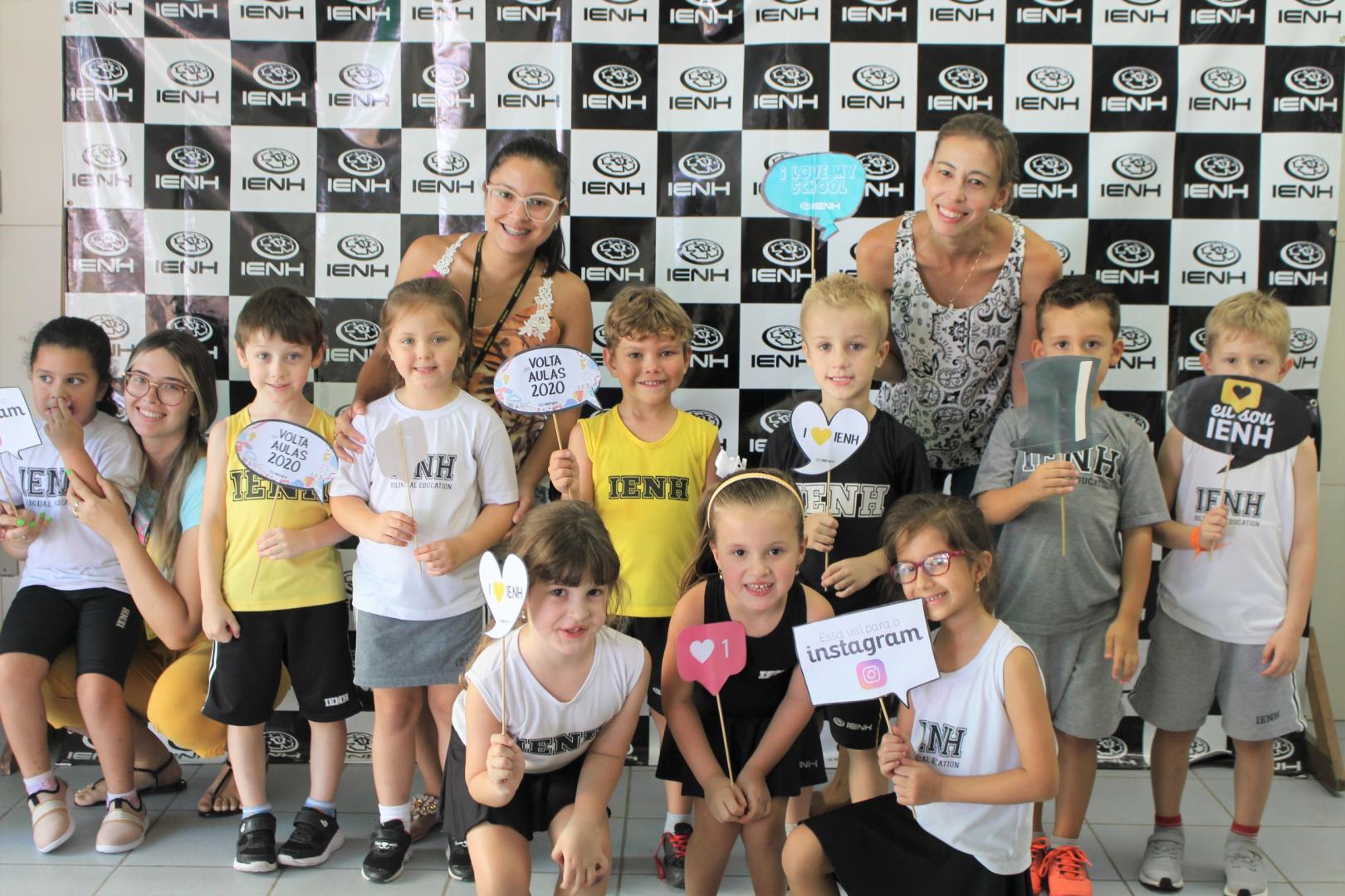 Picolés e fotos nas boas-vindas à Educação Infantil da Unidade Pindorama Picolés e fotos nas boas-vindas à Educação Infantil da Unidade Pindorama