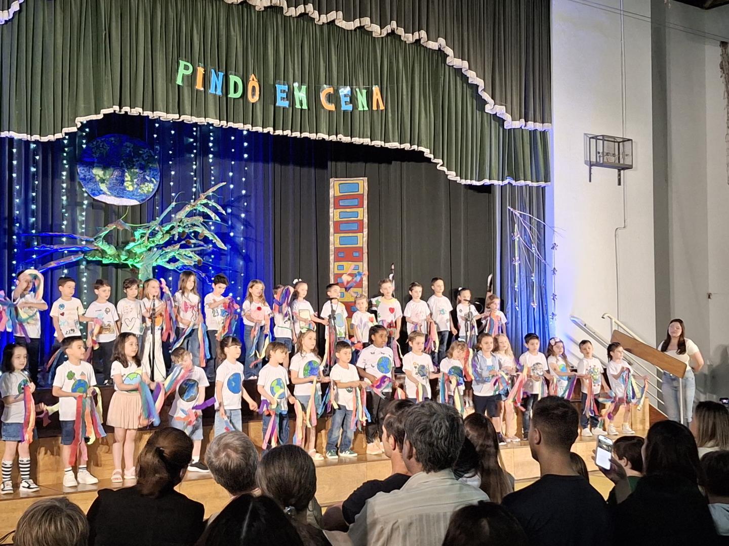 Pindô em Cena emociona famílias com apresentações da Early Years
