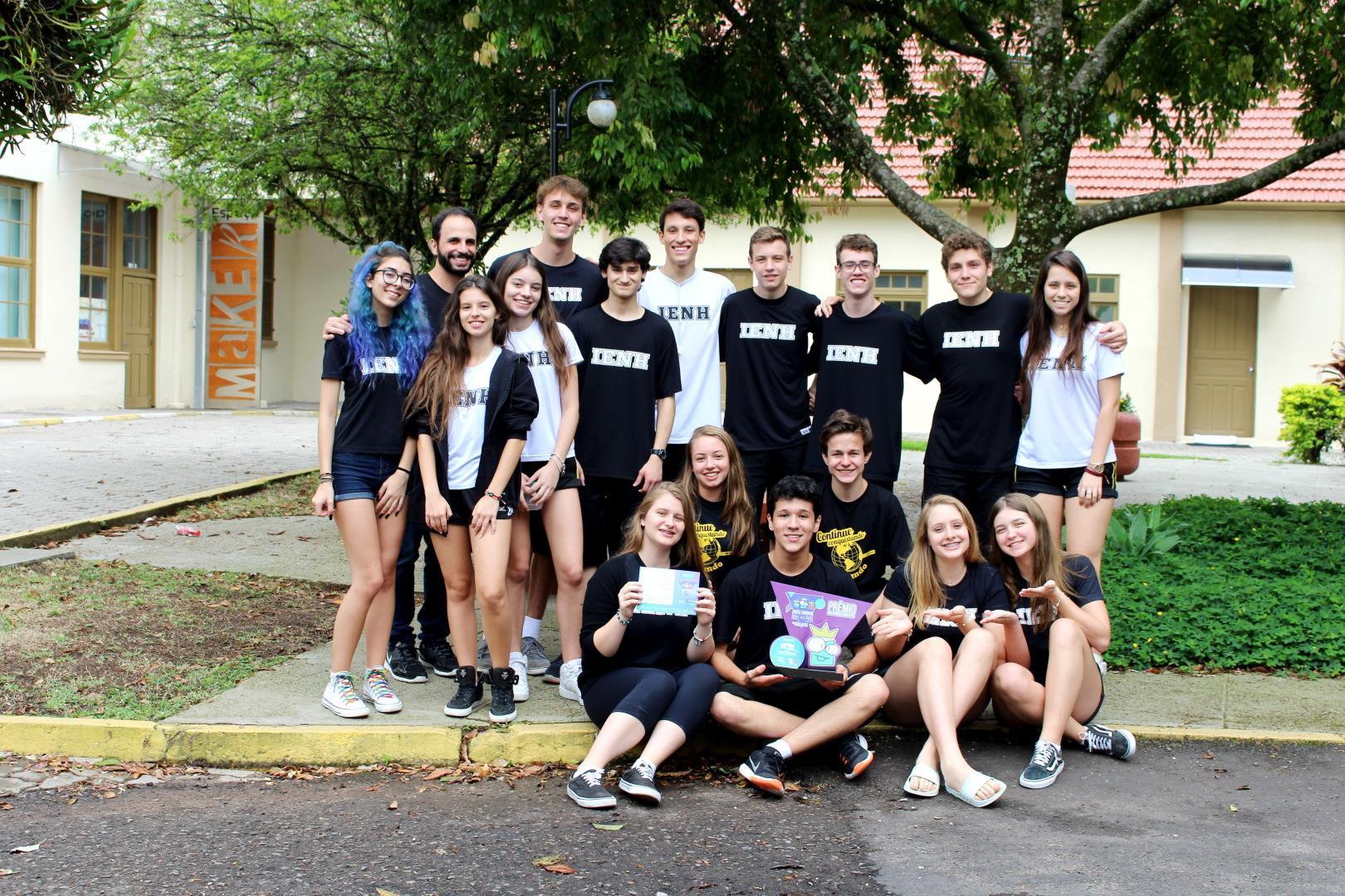 Prêmio de reconhecimento para alunos da IENH no 22º Festival de Teatro Estudantil de Três Coroas