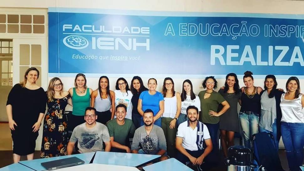Professora de São Paulo ministra aula na Especialização em Educação Bilíngue e Cognição