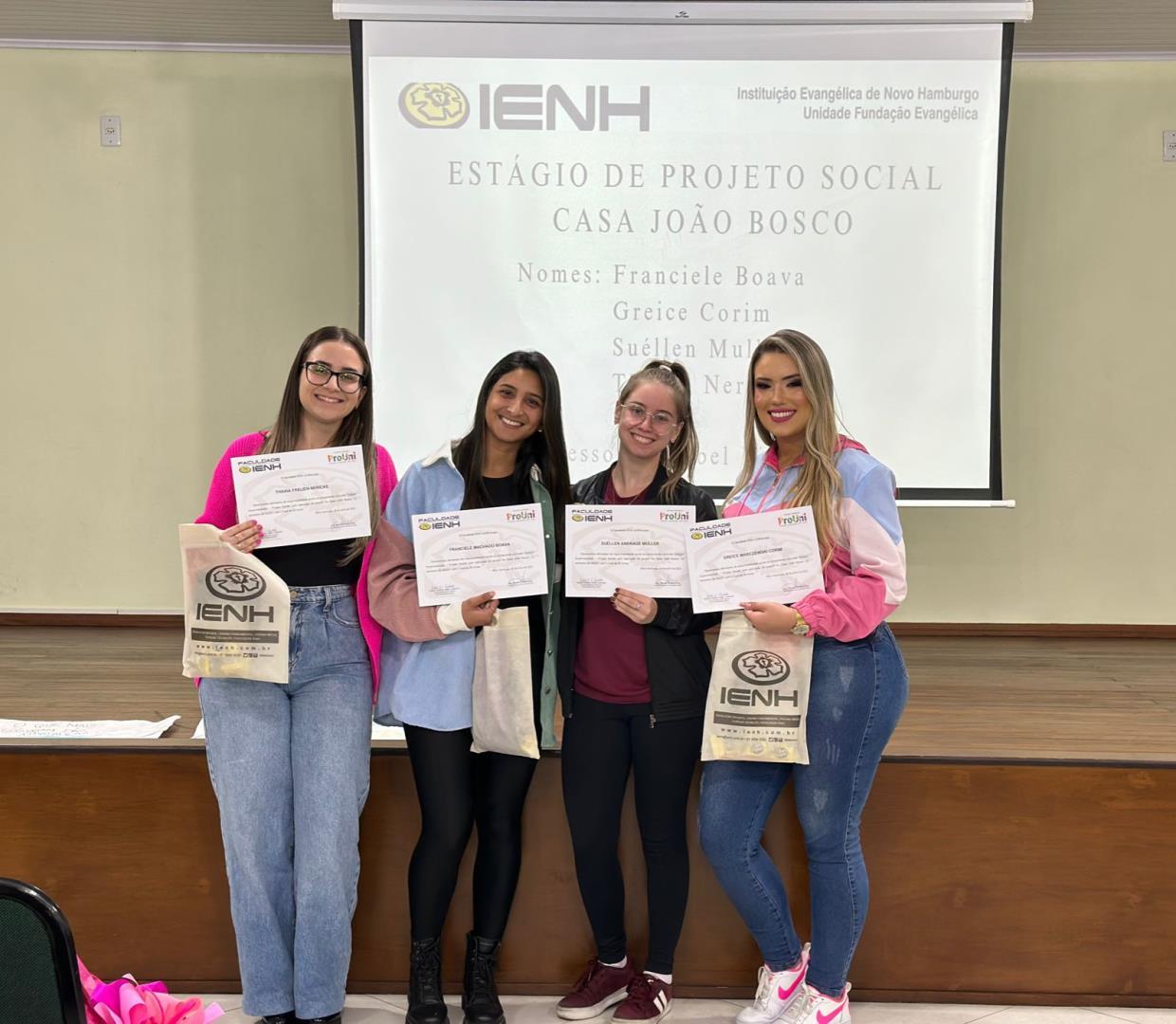 Quatro acadêmicas de Administração apresentam no Fórum Social da IENH