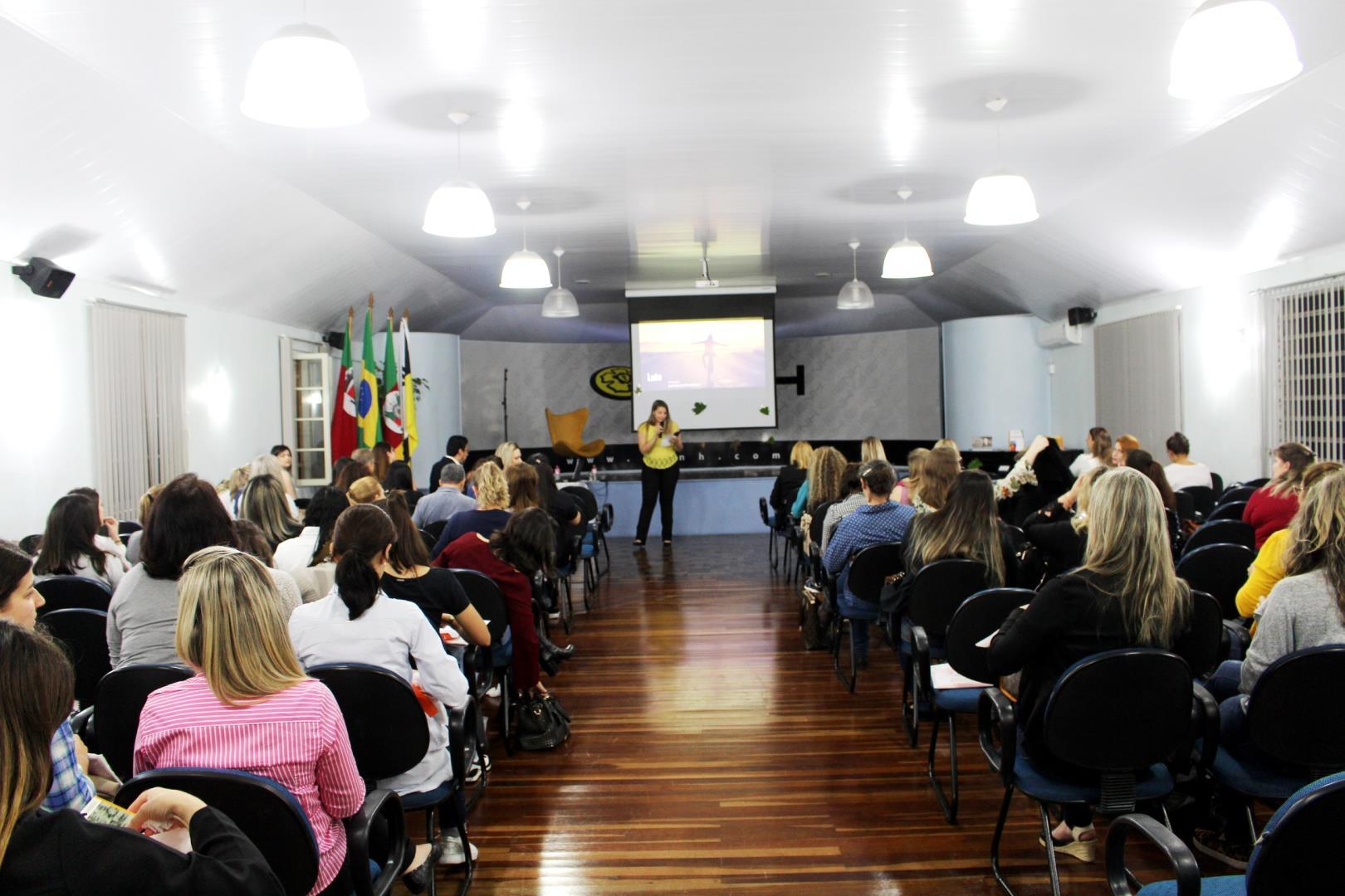 Relação terapêutica no atendimento ao luto é tema de formação na Faculdade IENH