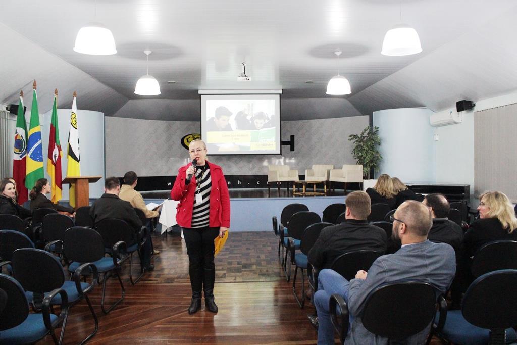 Reunião com as famílias dos 6ºs anos na Unidade Fundação Evangélica