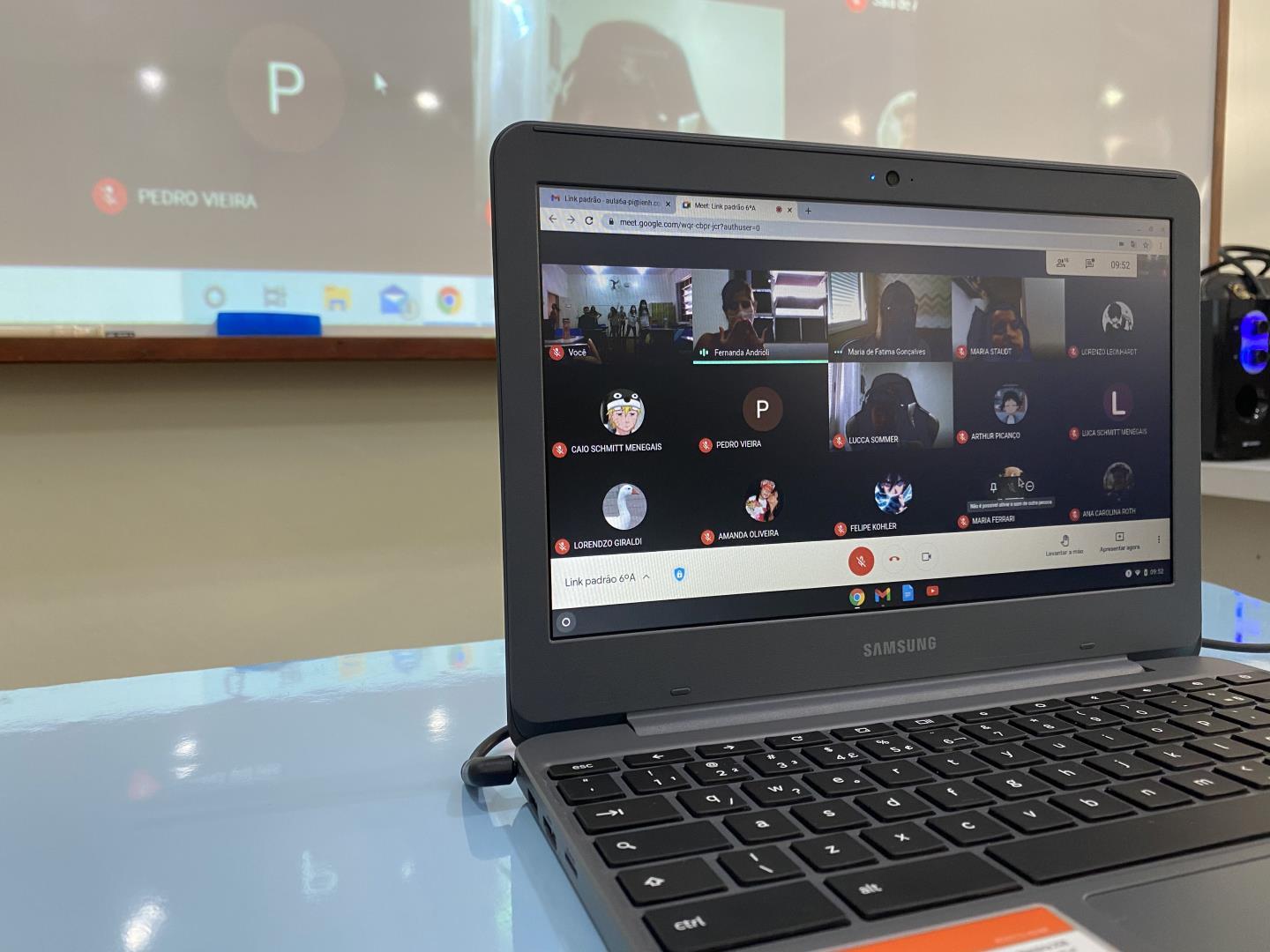 Semana de visitas virtuais: 6° ano da Unidade Pindorama recebe ex-professores durante a aula  Semana de visitas virtuais: 6° ano da Unidade Pindorama recebe ex-professores durante a aula