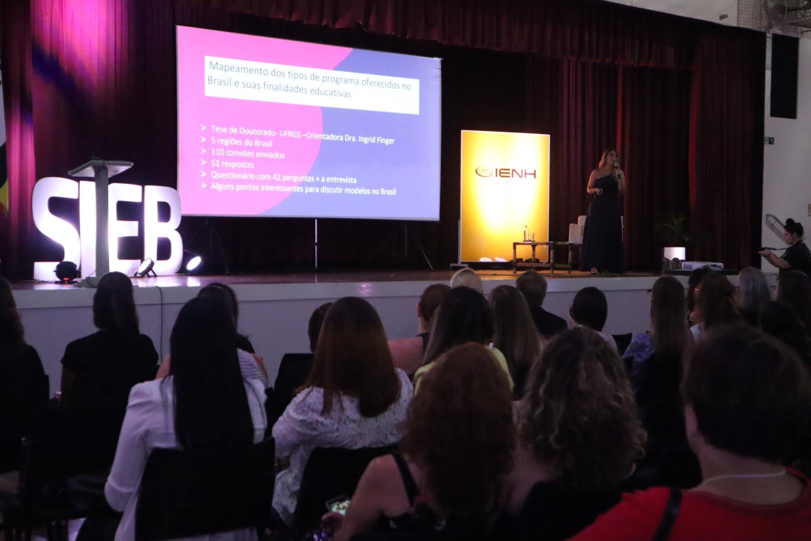 Simpósio de Educação Bilíngue da IENH reunirá especialistas nacionais e internacionais Simpósio de Educação Bilíngue da IENH reunirá especialistas nacionais e internacionais