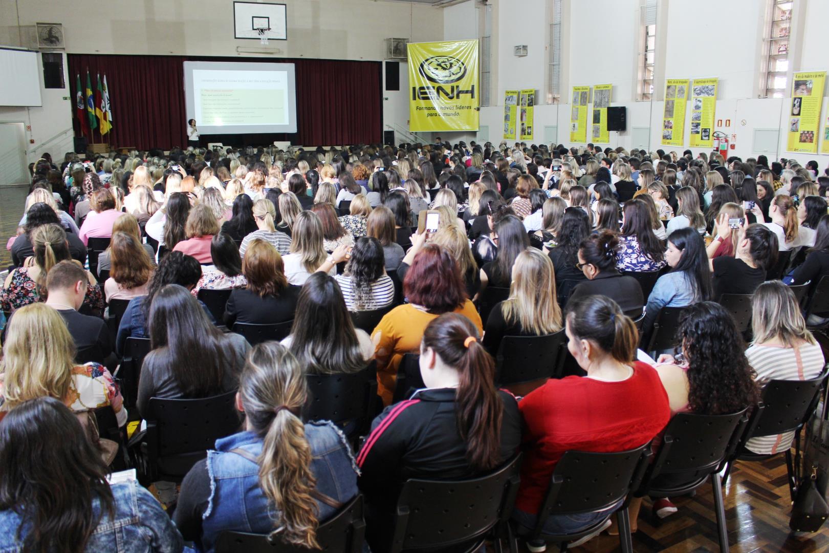 Simpósio de Educação Infantil reúne mais de 500 profissionais na IENH