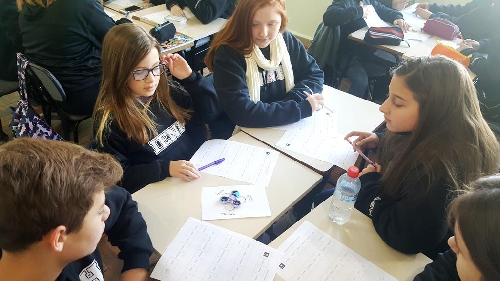 Spinner na sala de aula: alunos aprendem utilizando o brinquedo mais famoso do momento