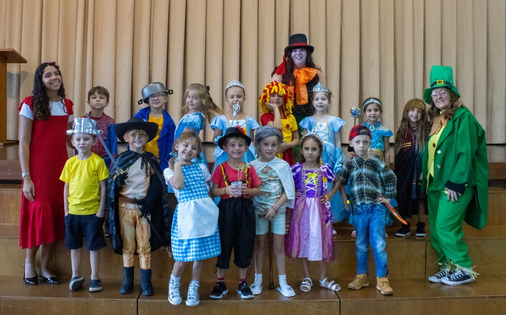 Story Adventure: Kindergarten 5 da Unidade Oswaldo Cruz vivencia experiências literárias