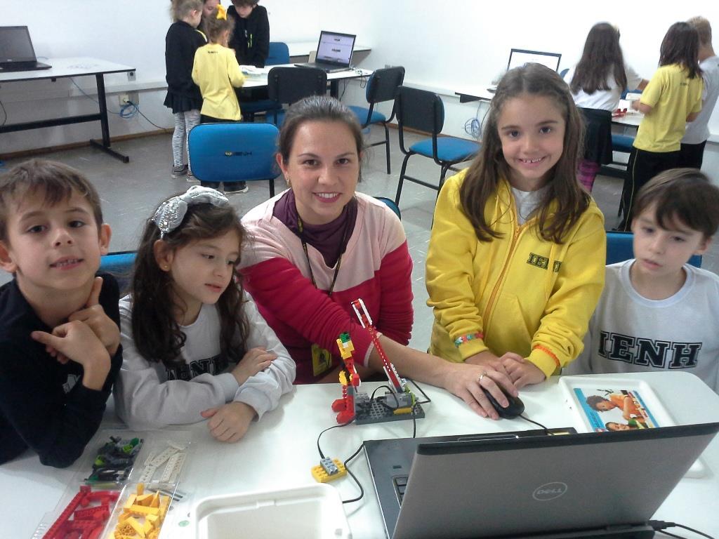 Tecnologia e colaboração na aula de Programação em Inglês dos 2ºs anos