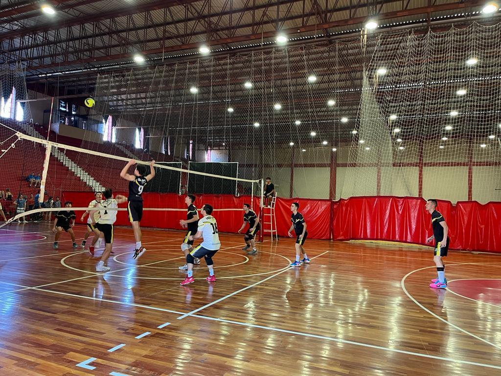 Times da IENH se destacam nas finais do intercolegial de vôlei