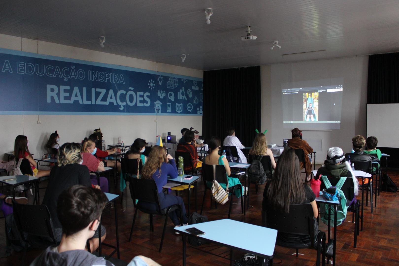 Turmas de terceirão da IENH recebem homenagens Turmas de terceirão da IENH recebem homenagens