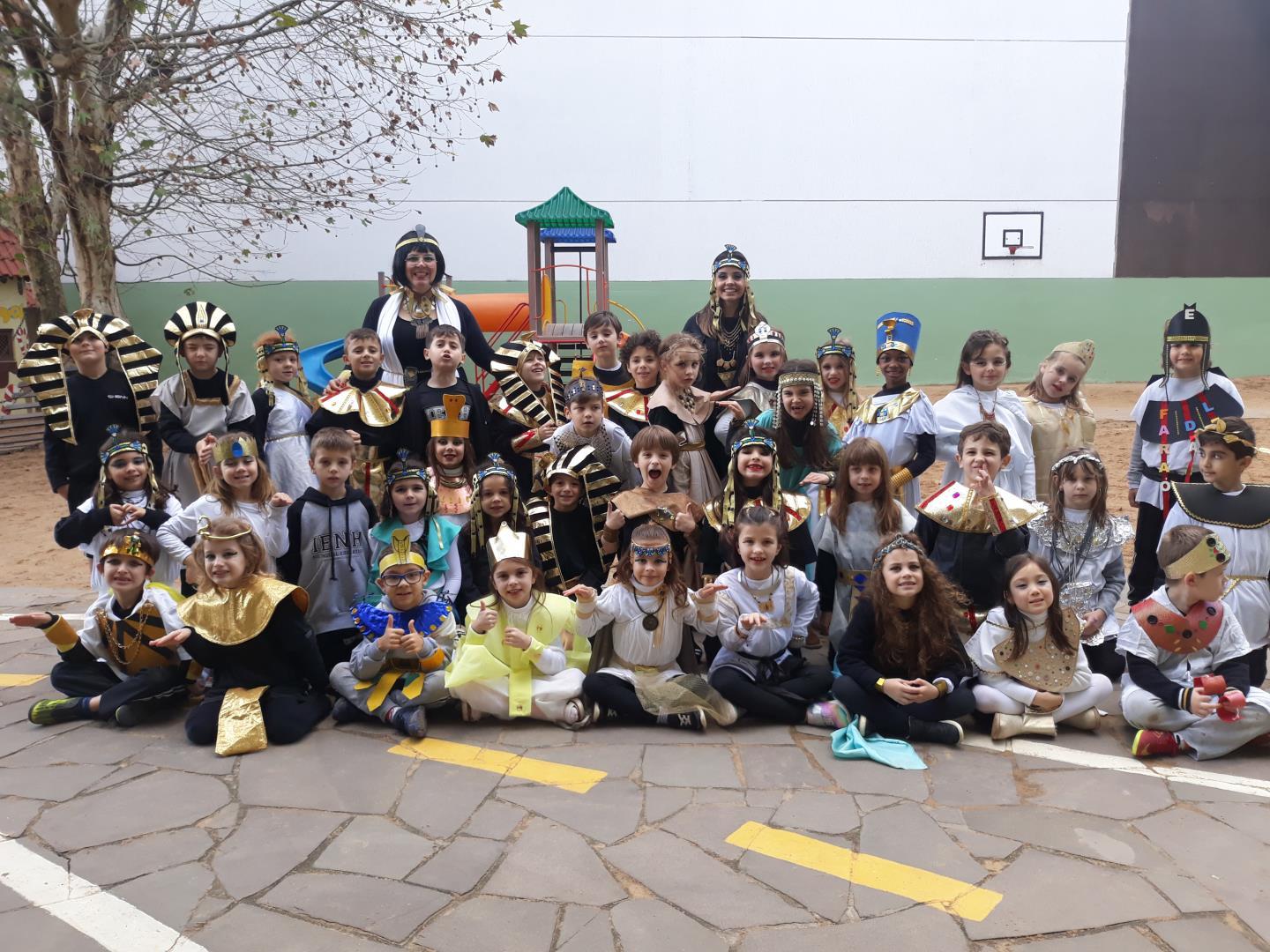 “Uma tarde no Egito” para aprender sobre a história da escrita no Ensino Fundamental “Uma tarde no Egito” para aprender sobre a história da escrita no Ensino Fundamental