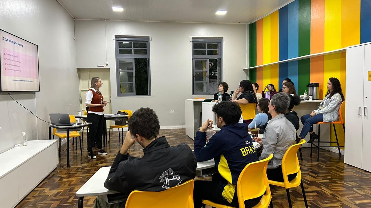 Unidade Fundação Evangélica promove formação para auxiliares