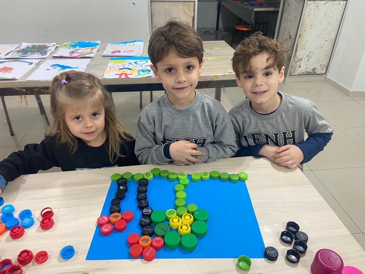 Unidade Pindorama: Year 1 cria arte com tampinhas e promove sustentabilidade