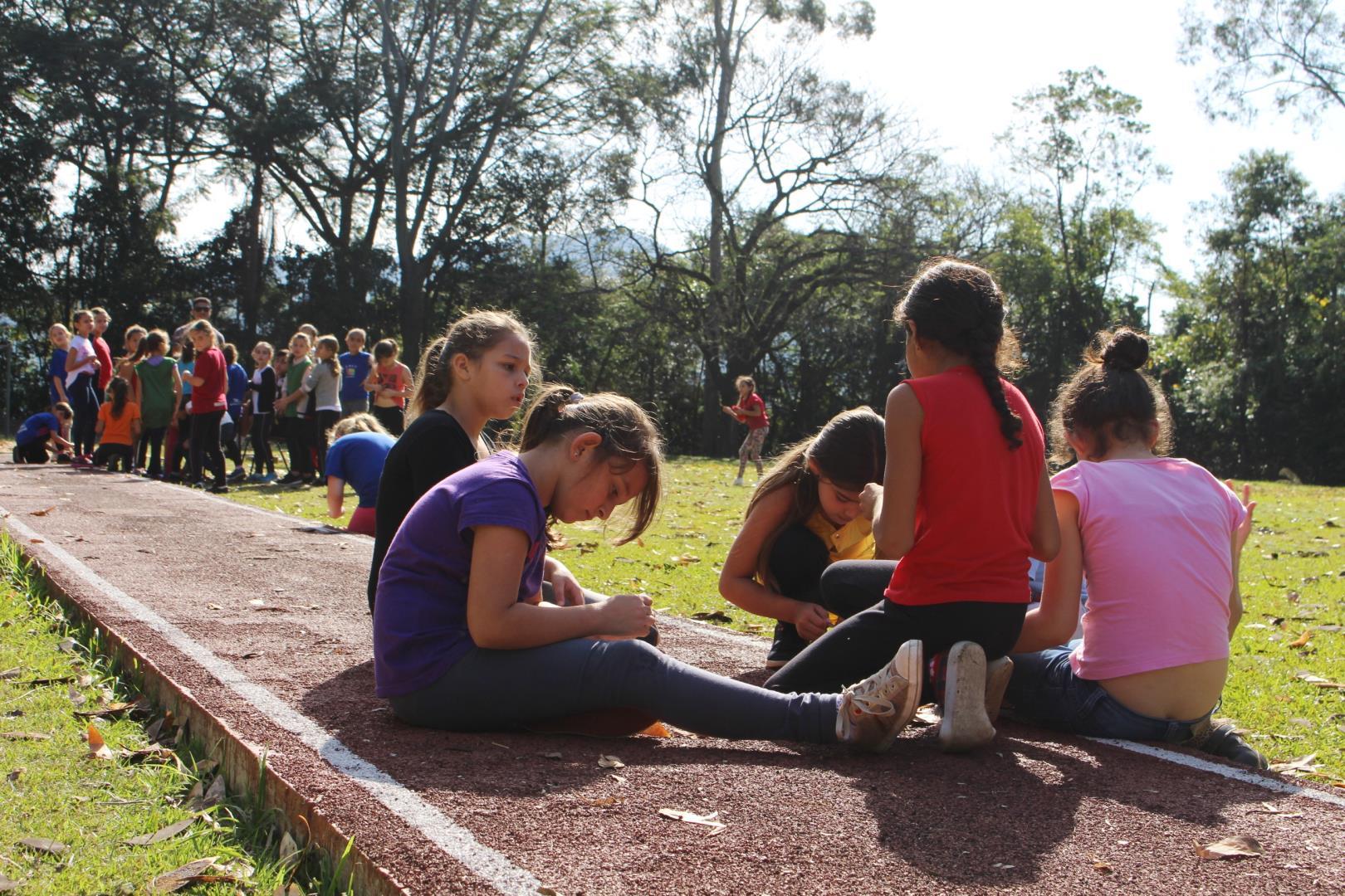 Vivências de atletismo para estudantes das escolas municipais