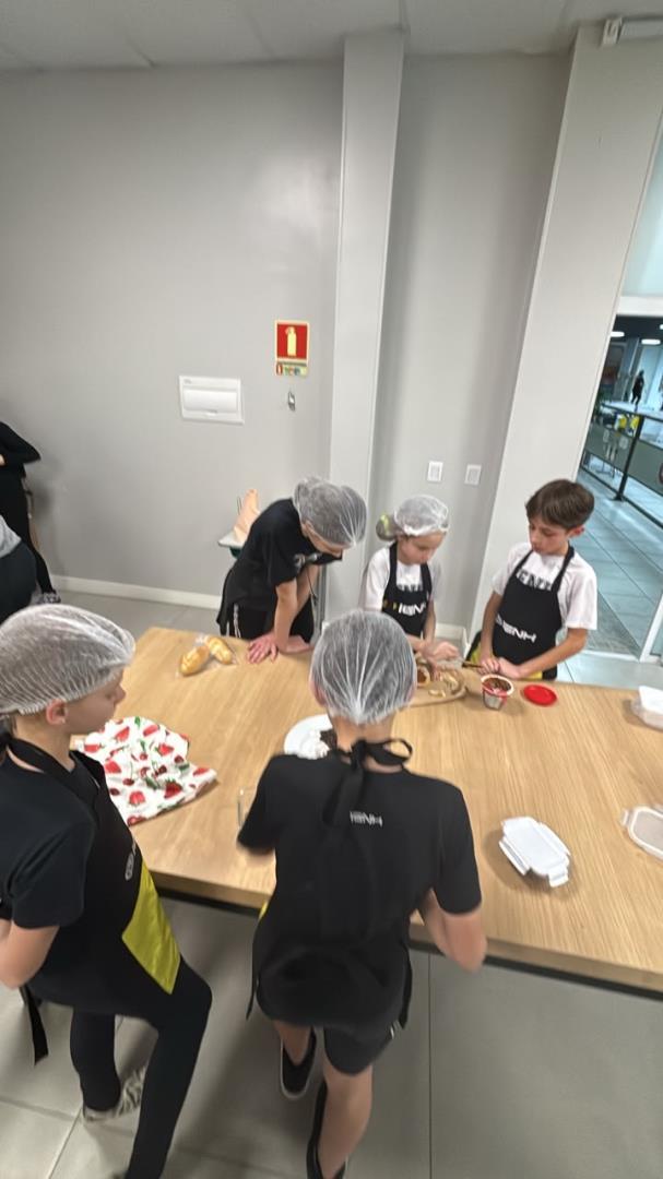 Year 5 participa de Copa dos Sabores e prepara hambúrgueres temáticos