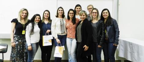 Acadêmicas de Psicologia apresentam e discutem estudos de caso Acadêmicas de Psicologia apresentam e discutem estudos de caso