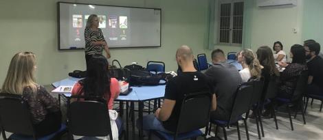 Acadêmicos de Administração participam de palestra sobre trajetória empreendedora