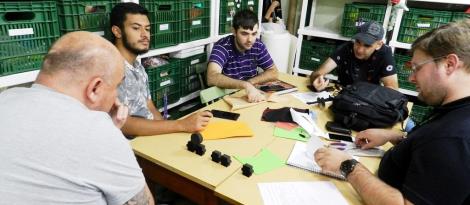 Acadêmicos desenvolvem produtos e aprendem sobre trabalho em equipe