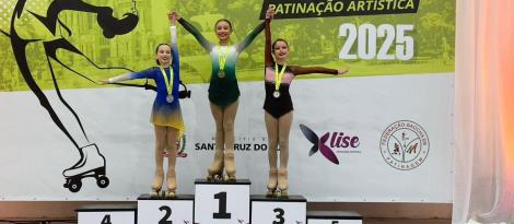 Alunas da IENH conquistam títulos no Campeonato Gaúcho de Patinação Alunas da IENH conquistam títulos no Campeonato Gaúcho de Patinação