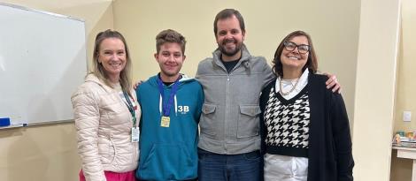 Aluno da IENH conquista premiação na área de Ciências Exatas na Feira Feicipaz Aluno da IENH conquista premiação na área de Ciências Exatas na Feira Feicipaz