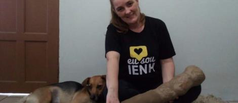 Conhecendo as minhocas e confeccionando um minhocão para brincar Conhecendo as minhocas e confeccionando um minhocão para brincar