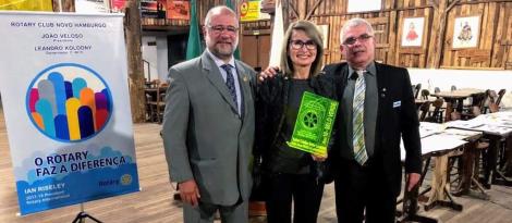 Coordenadora dos Programas Socioambientais da IENH recebe Selo Verde do Rotary Club