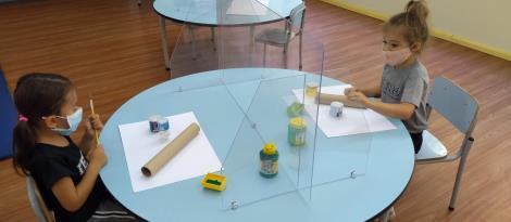 Crianças da Educação Infantil da IENH confeccionam árvore de Natal sustentável Crianças da Educação Infantil da IENH confeccionam árvore de Natal sustentável