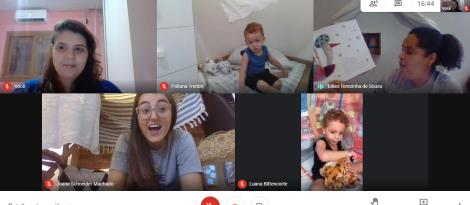 Crianças da Educação Infantil da IENH participam de hora do conto e refletem sobre moradias Crianças da Educação Infantil da IENH participam de hora do conto e refletem sobre moradias